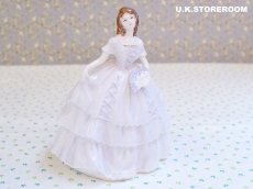 画像2: RW002 Royal Worcester  ロイヤルウースター デビュタント フィギュリン〜Lady Henrietta〜 (2)