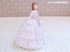 画像5: RW002 Royal Worcester  ロイヤルウースター デビュタント フィギュリン〜Lady Henrietta〜 (5)