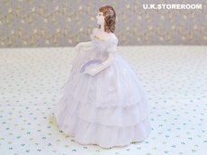 画像3: RW002 Royal Worcester  ロイヤルウースター デビュタント フィギュリン〜Lady Henrietta〜 (3)