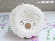 画像9: RW010 Royal Worcester  ロイヤルウースター ファッショナブルヴィクトリアンズ フィギュリン〜Lady Sophie〜 (9)