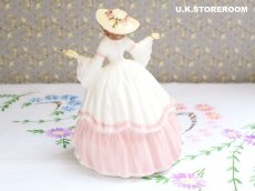 画像4: RW010 Royal Worcester  ロイヤルウースター ファッショナブルヴィクトリアンズ フィギュリン〜Lady Sophie〜 (4)