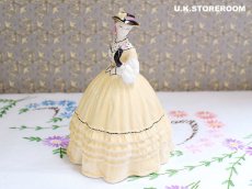 画像2: RW019 Royal Worcester  ロイヤルウースター ファッショナブルヴィクトリアンズ フィギュリン〜Lady Alice〜 (2)