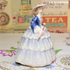 画像3: RW044 Royal Worcester  ロイヤルウースター ファッショナブルヴィクトリアンズ フィギュリン〜Lady Beatrice〜 (3)