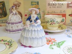 画像1: RW044 Royal Worcester  ロイヤルウースター ファッショナブルヴィクトリアンズ フィギュリン〜Lady Beatrice〜 (1)