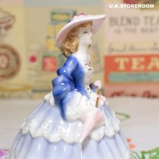 画像7: RW044 Royal Worcester  ロイヤルウースター ファッショナブルヴィクトリアンズ フィギュリン〜Lady Beatrice〜 (7)