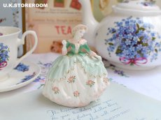 画像1: CP056 Coalport  コールポート フェアレストフラワーズ フィギュリン〜Daisy〜 (1)