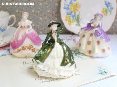 画像1: CP099Coalport  コールポート フェアレストフラワーズ フィギュリン〜Holly〜 (1)