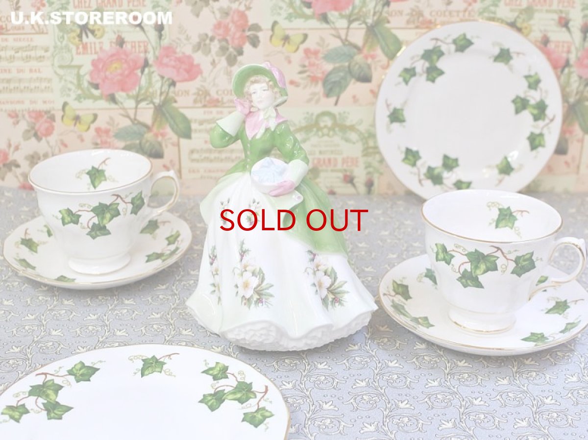 画像1: RW100 Royal Worcester  ロイヤルウースター フィギュリン〜Sweet Holly〜 (1)