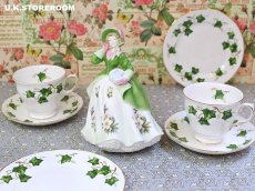 画像1: RW100 Royal Worcester  ロイヤルウースター フィギュリン〜Sweet Holly〜 (1)