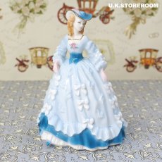 画像2: RW106 Royal Worcester  ロイヤルウースター ファッショナブルヴィクトリアンズ フィギュリン〜Lady Charlotte〜 (2)