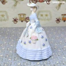 画像5: RW103 Royal Worcester  ロイヤルウースター ファッショナブルヴィクトリアンズ フィギュリン〜Lady Hannah〜 (5)