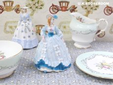 画像1: RW106 Royal Worcester  ロイヤルウースター ファッショナブルヴィクトリアンズ フィギュリン〜Lady Charlotte〜 (1)