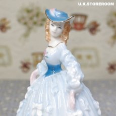 画像7: RW106 Royal Worcester  ロイヤルウースター ファッショナブルヴィクトリアンズ フィギュリン〜Lady Charlotte〜 (7)