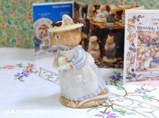 画像2: CH373 Royal Doulton Brambly Hedge   ブランブリーヘッジ　ミセスアップル フィギュリン (2)