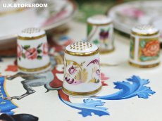 画像1: OB445 Royal Crown Derby ロイヤルクラウンダービー ヒストリックシンブルコレクション 〜パープルスクロール〜　　 (1)