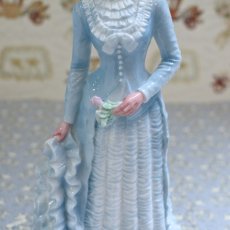 画像8: RW119 Royal Worcester ロイヤルウースター  Walking Out Dresses of The 19th Century フィギュリン 〜1878: The Bustle〜 (8)