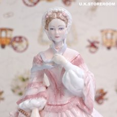 画像7: RW127 Royal Worcester ロイヤルウースター  Walking Out Dresses of The 19th Century フィギュリン 〜1855 : The Crinoline〜 (7)