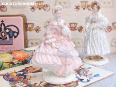 画像1: RW127 Royal Worcester ロイヤルウースター  Walking Out Dresses of The 19th Century フィギュリン 〜1855 : The Crinoline〜 (1)