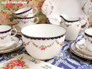 英国ならではのグッズ！ビスケットバレル、テニスセット