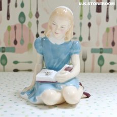 画像2: OB484 Royal Doulton  ロイヤルドルトン フィギュリン〜Alice〜 (2)