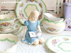 画像1: OB484 Royal Doulton  ロイヤルドルトン フィギュリン〜Alice〜 (1)