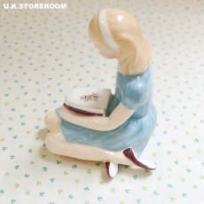画像10: OB484 Royal Doulton  ロイヤルドルトン フィギュリン〜Alice〜 (10)
