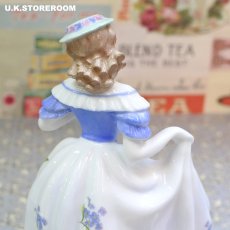 画像9: RW130 Royal Worcester  ロイヤルウースター フィギュリン〜Sweet Forget Me Not〜 (9)