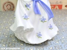画像10: RW130 Royal Worcester  ロイヤルウースター フィギュリン〜Sweet Forget Me Not〜 (10)