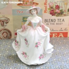 画像2: RW129 Royal Worcester ロイヤルウースター フィギュリン〜Sweet Rose〜 (2)