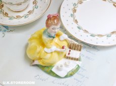 画像2: OB502 Royal Doulton   ロイヤルドルトン フィギュリン 〜Picnic〜 (2)