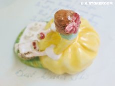 画像4: OB502 Royal Doulton   ロイヤルドルトン フィギュリン 〜Picnic〜 (4)