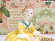 画像8: OB502 Royal Doulton   ロイヤルドルトン フィギュリン 〜Picnic〜 (8)