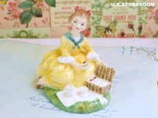 画像5: OB502 Royal Doulton   ロイヤルドルトン フィギュリン 〜Picnic〜 (5)