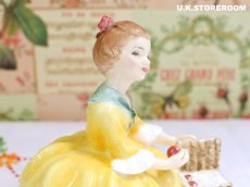 画像9: OB502 Royal Doulton   ロイヤルドルトン フィギュリン 〜Picnic〜 (9)