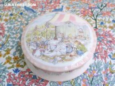 画像2: CH411 Royal Doulton Brambly Hedge  ロイヤルドルトン ブランブリーヘッジ ウェディング トリンケットボックス (2)