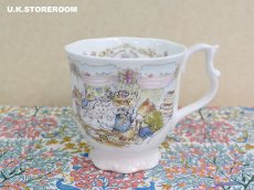 画像2: CH412 Royal Doulton Brambly Hedge  ロイヤルドルトン ブランブリーヘッジ ウェディング マグカップ (2)