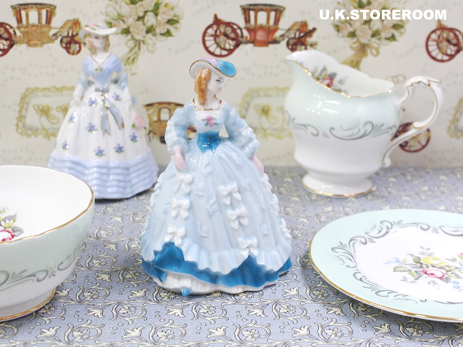 UKストアルームRW106 Royal Worcester ロイヤルウースター ファッショナブルヴィクトリアンズ フィギュリン〜Lady  Charlotte〜