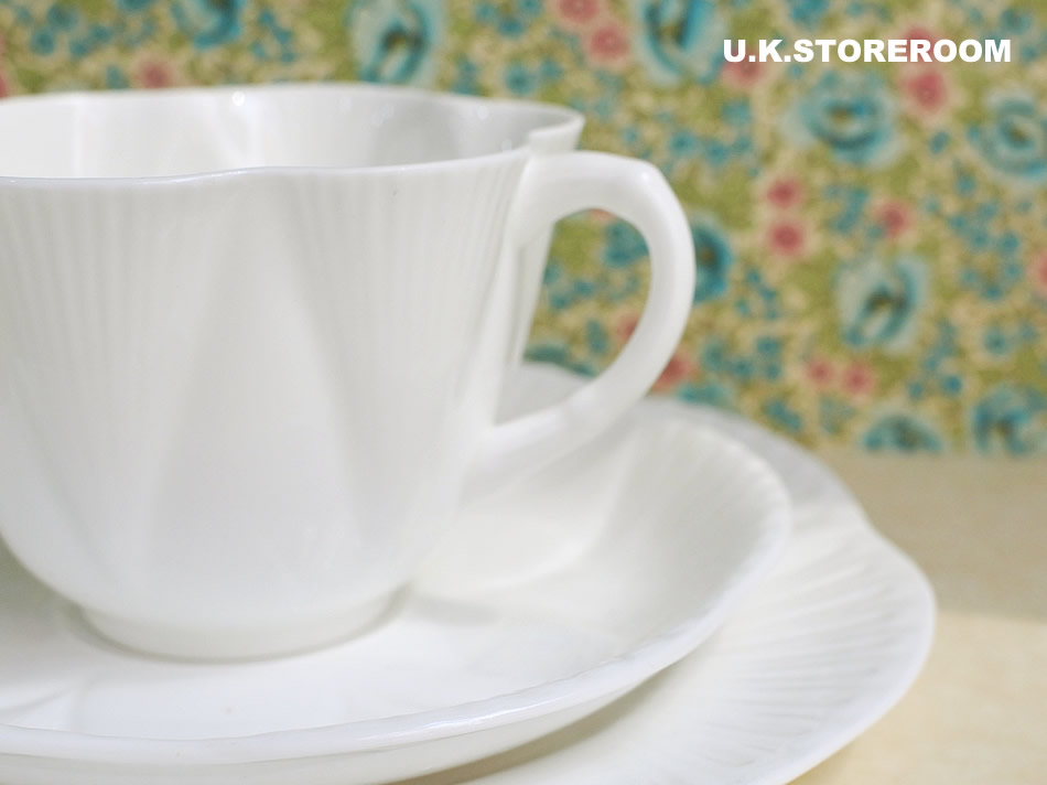 Shelley シェリー 希少 パンジー デインティシェイプのトリオ Shelley シェリー 希少 パンジー デインティシェイプのトリオ